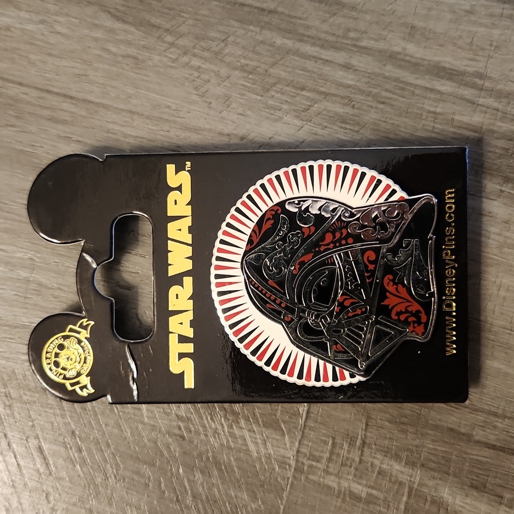 Disney Pin Star Wars Darth Vader Collectible